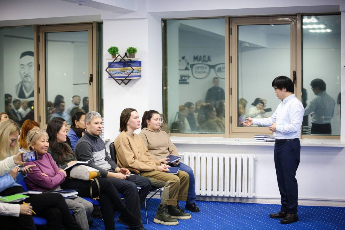 12 өңірде қазақ тілін тегін үйрететін курс ашылды