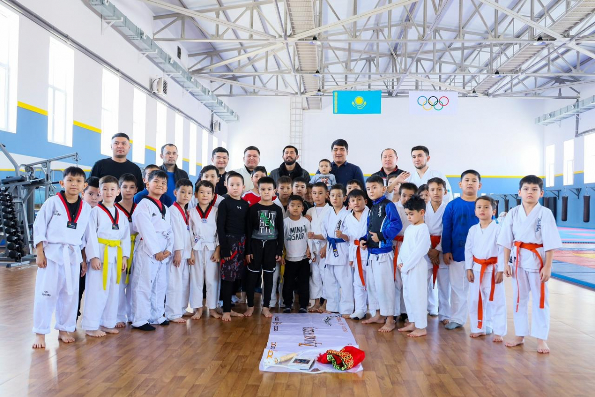 ММА ЧЕМПИОНЫ ЖАСТАРМЕН КЕЗДЕСТІ