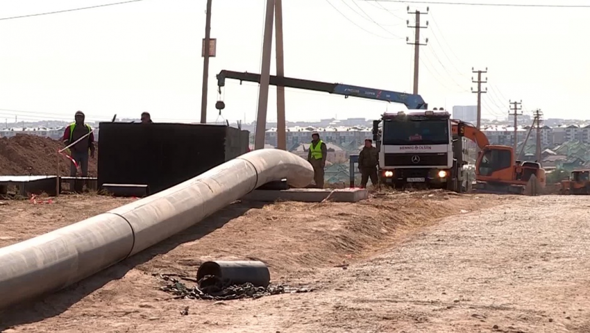 ҚАЛА ӘКІМІ МАГИСТРАЛДЫ СУ ҚҰБЫРЫНЫҢ ҚҰРЫЛЫСЫН АРАЛАДЫ