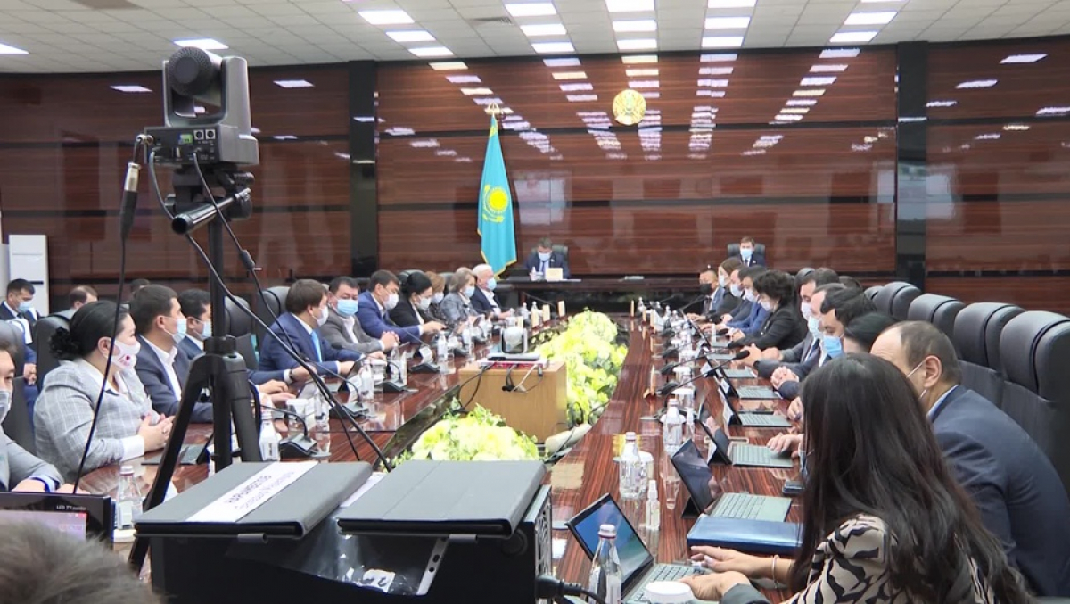 ДЕПУТАТТАР 80 НЕН АСТАМ МАҢЫЗДЫ ШЕШІМДЕР ҚАБЫЛДАҒАН