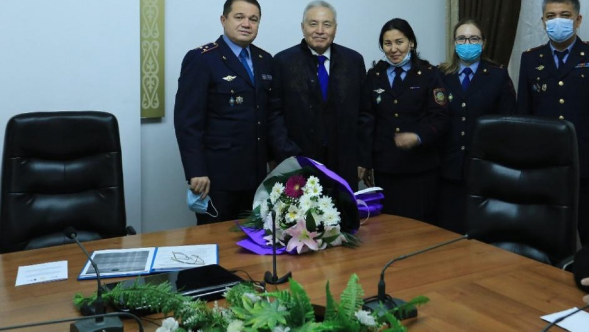 "Бекзат болмыс!"