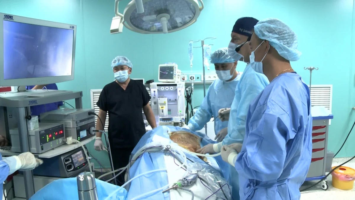 Ресейлік ғалымдар Шымкентте ота жасап жатыр