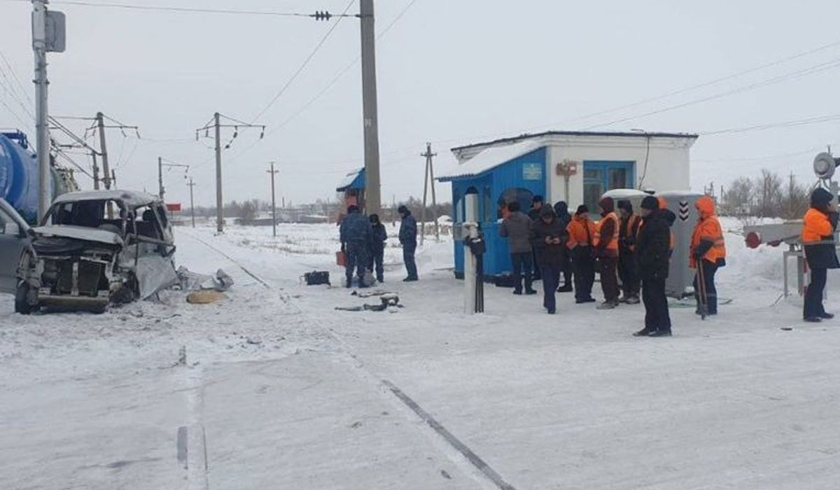 Ақмола облысында автокөлік пойызбен соқтығысты: 3 адам қаза тапты