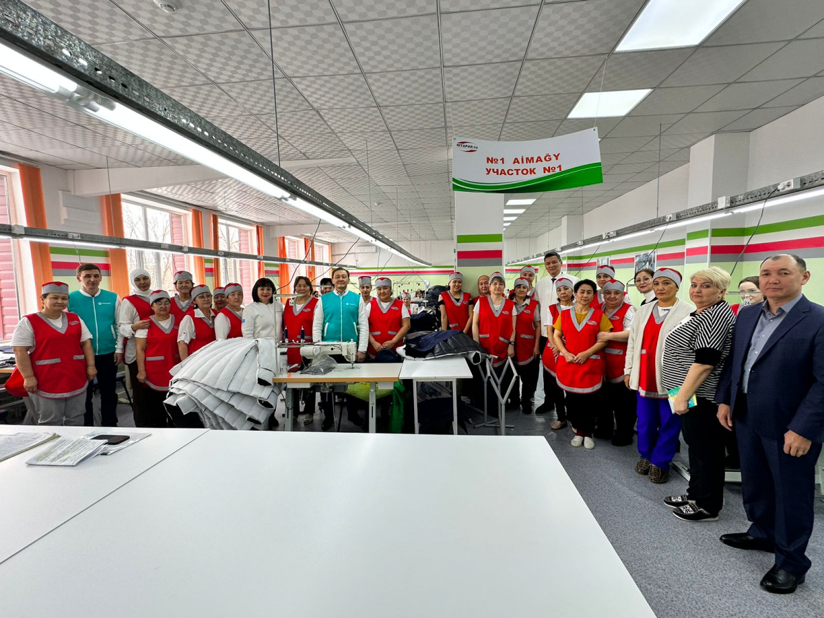 AMANAT партиясының кандидаттары тігін фабрикасының ұжымымен кездесті