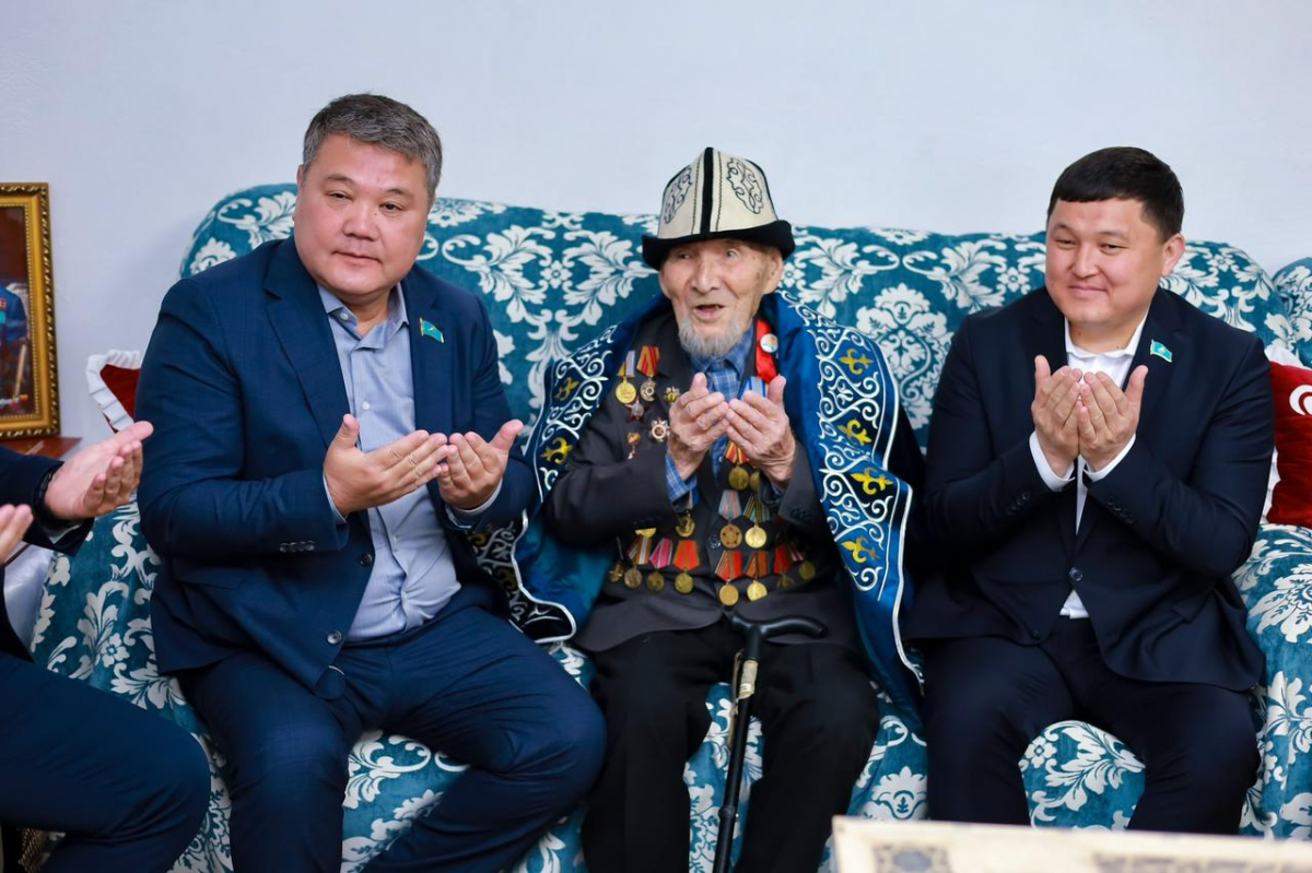 АМАНАТТЫҚТАР ҰОС АРДАГЕРЛЕРІН ЖЕҢІС КҮНІМЕН ҚҰТТЫҚТАДЫ