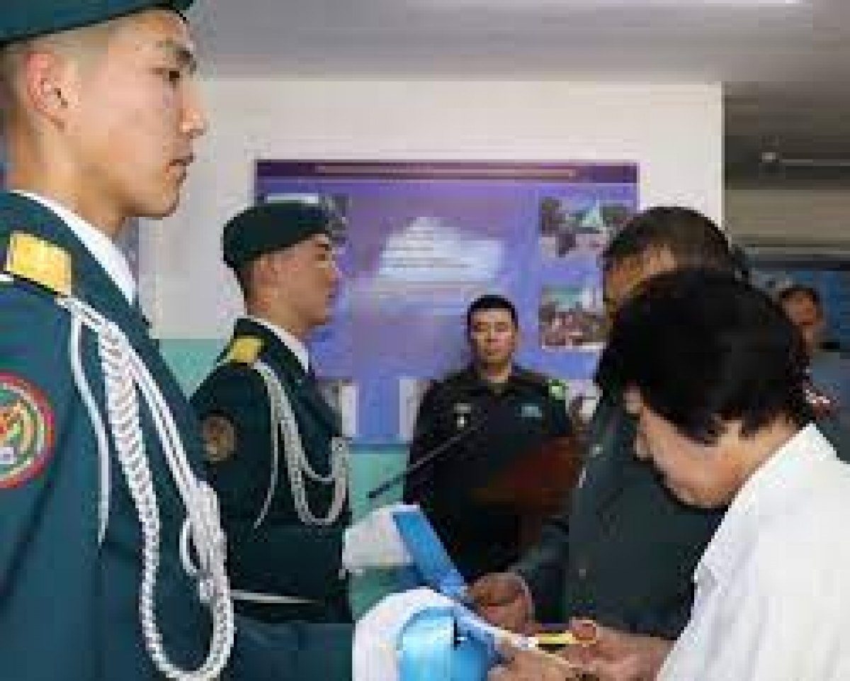 Шымкенттегі «Жас ұлан» мектебінде батырға бюст орнатылды