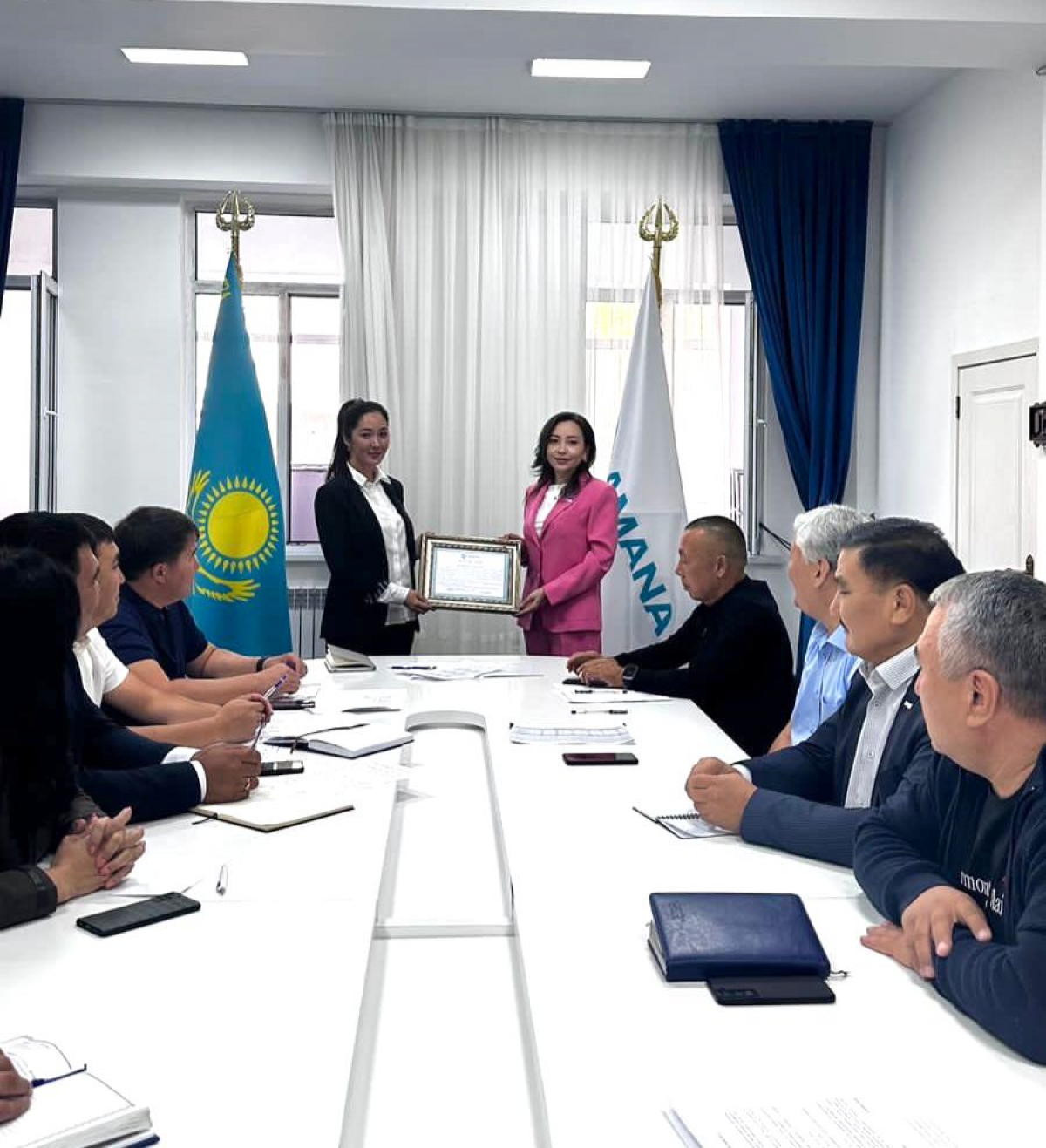 КОНСТИТУЦИЯ КҮНІНЕ ОРАЙ ДӨҢГЕЛЕК ҮСТЕЛ ӨТТІ