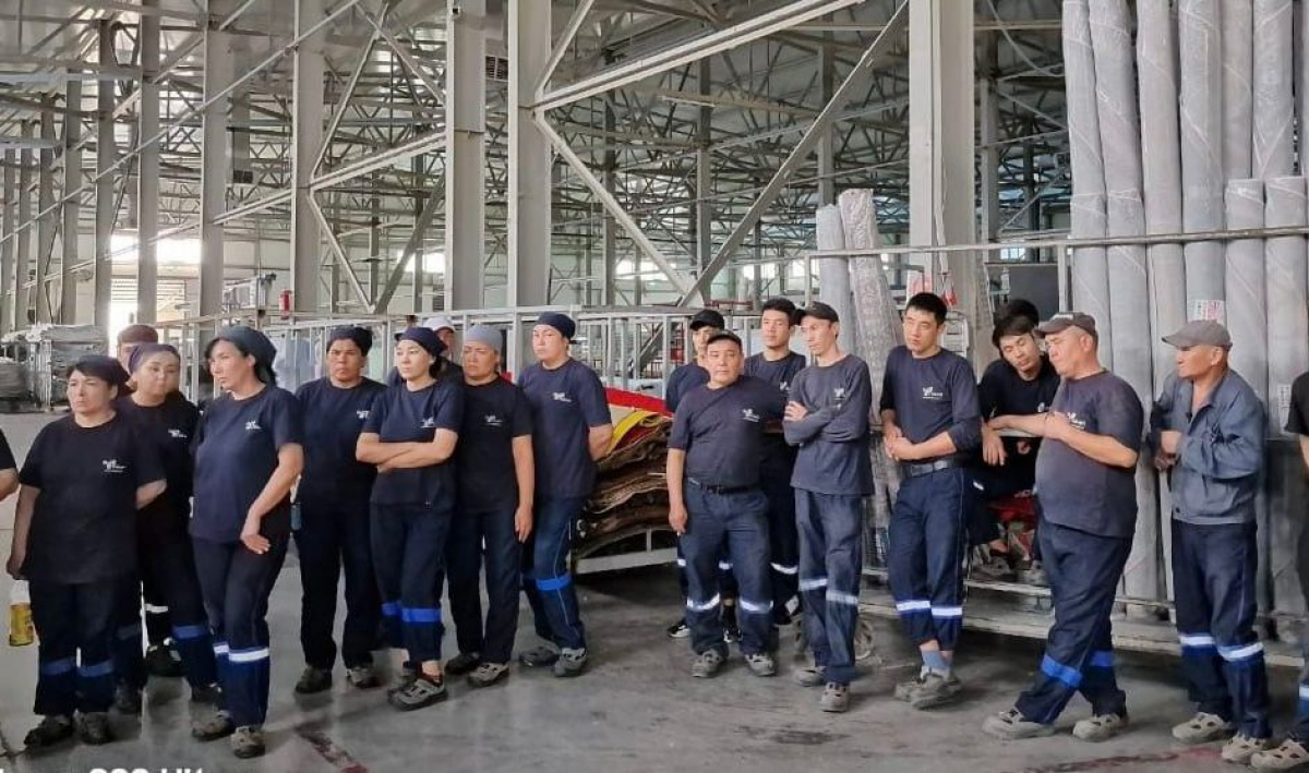 ҚАРАПАЙЫМ ЖҰМЫСШЫЛАР ЖОЛДАУДЫ ҚОЛДАЙДЫ