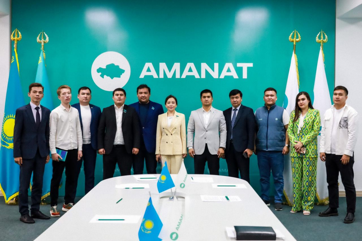 КЕҢЕС МҮШЕЛЕРІ ЖОЛДАУДЫ ҚОЛДАЙДЫ