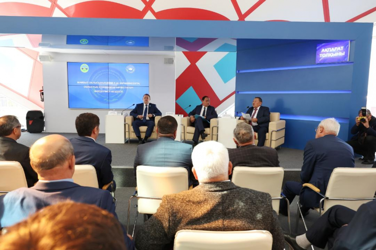 Облыс әкімі этнос өкілдерімен кездесті