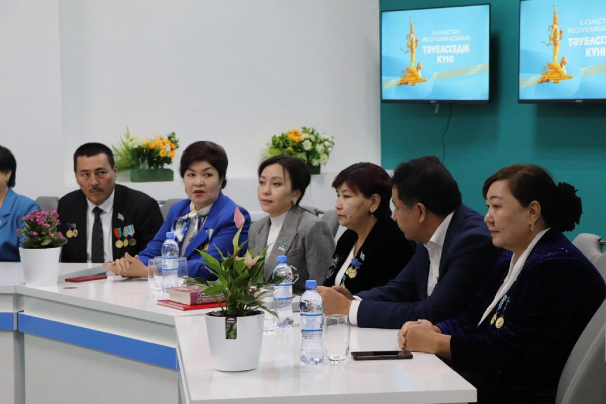 ЖЕЛТОҚСАНШЫЛАРМЕН КЕЗДЕСУ ӨТТІ