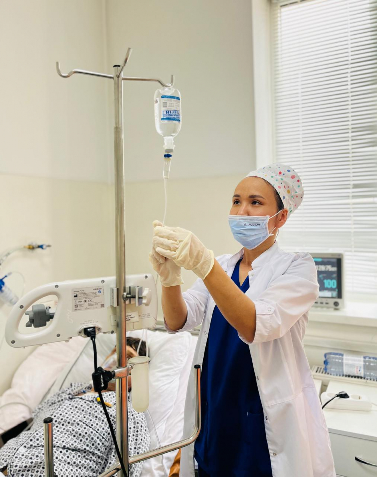 ШЫМКЕНТТЕ 76 ЖАСТАҒЫ ҚАРИЯНЫҢ ЖҮРЕГІНЕ АШЫҚ ОТА ЖАСАЛДЫ