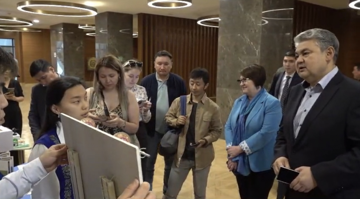 В День защиты детей глава региона Ермек Кошербаев встретился с победителями олимпиад и конкурсов