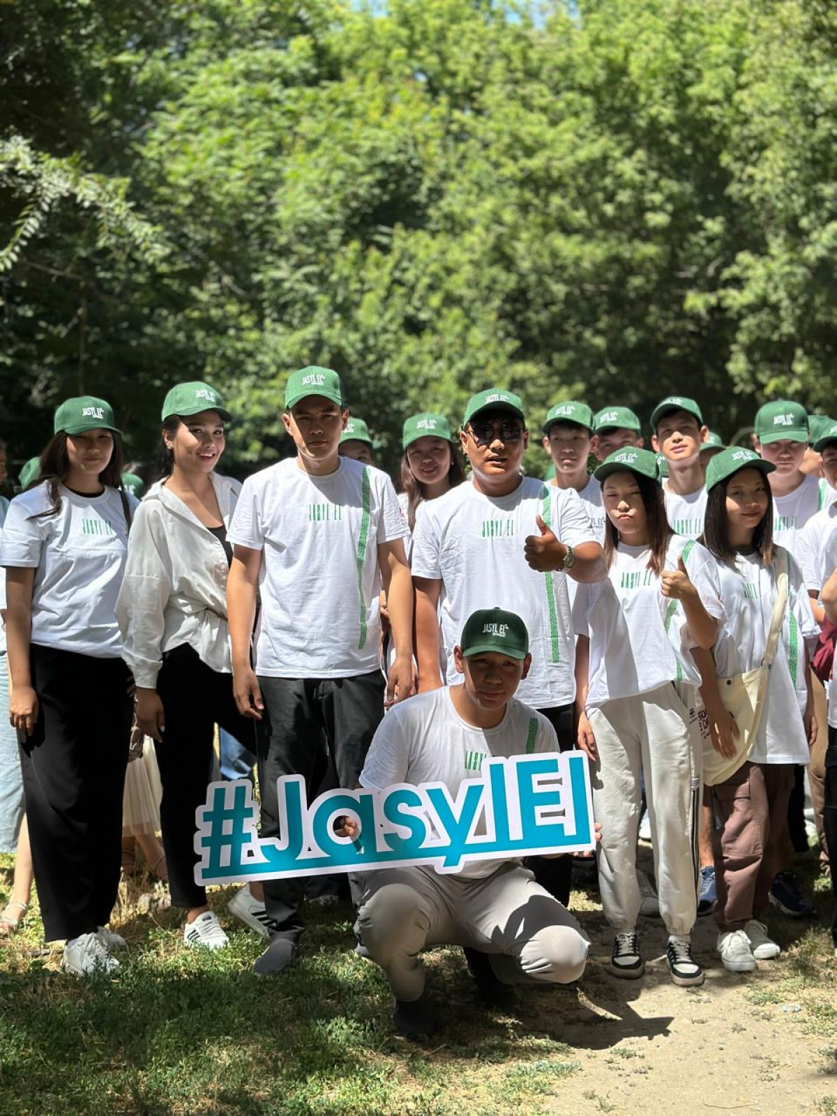 ТҰРҒЫНДАРМЕН БІРГЕ «ЖАСЫЛ ЕЛДІКТЕР» ДЕ  ТАЗАЛЫҚ АКЦИЯСЫНДА БЕЛСЕНДІЛІК ТАНЫТТЫ