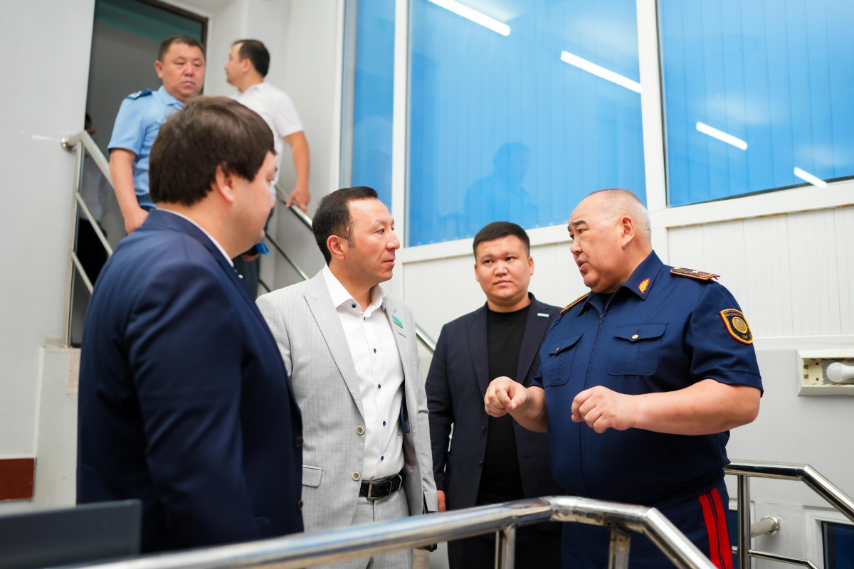 ХАЛЫҚ ҚАЛАУЛЫСЫ ҚҰҚЫҚ ҚОРҒАУ ҚЫЗМЕТКЕРЛЕРІМЕН КЕЗДЕСТІ