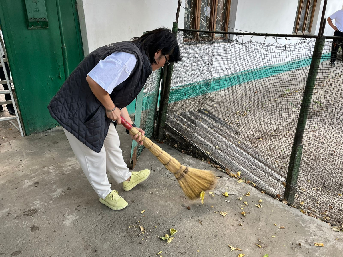 ЕРІКІТІЛЕР ЖАЛҒЫЗБАСТЫ АНАҒА КӨМЕК БЕРДІ