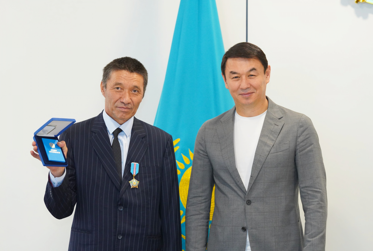 Түркістанда тәжірибелі  металлургке «Құрмет» ордені тапсырылды