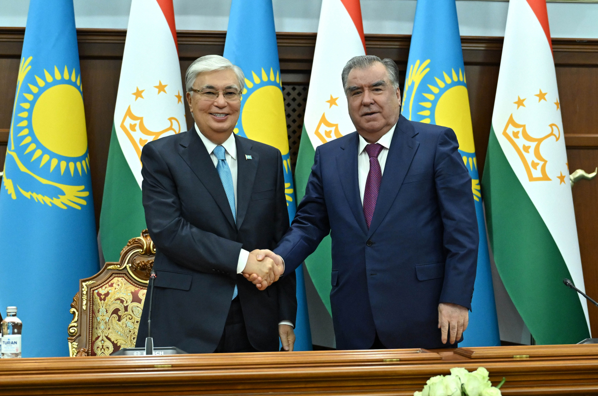 Мемлекет басшысы Тәжікстанға мемлекеттік сапармен барды