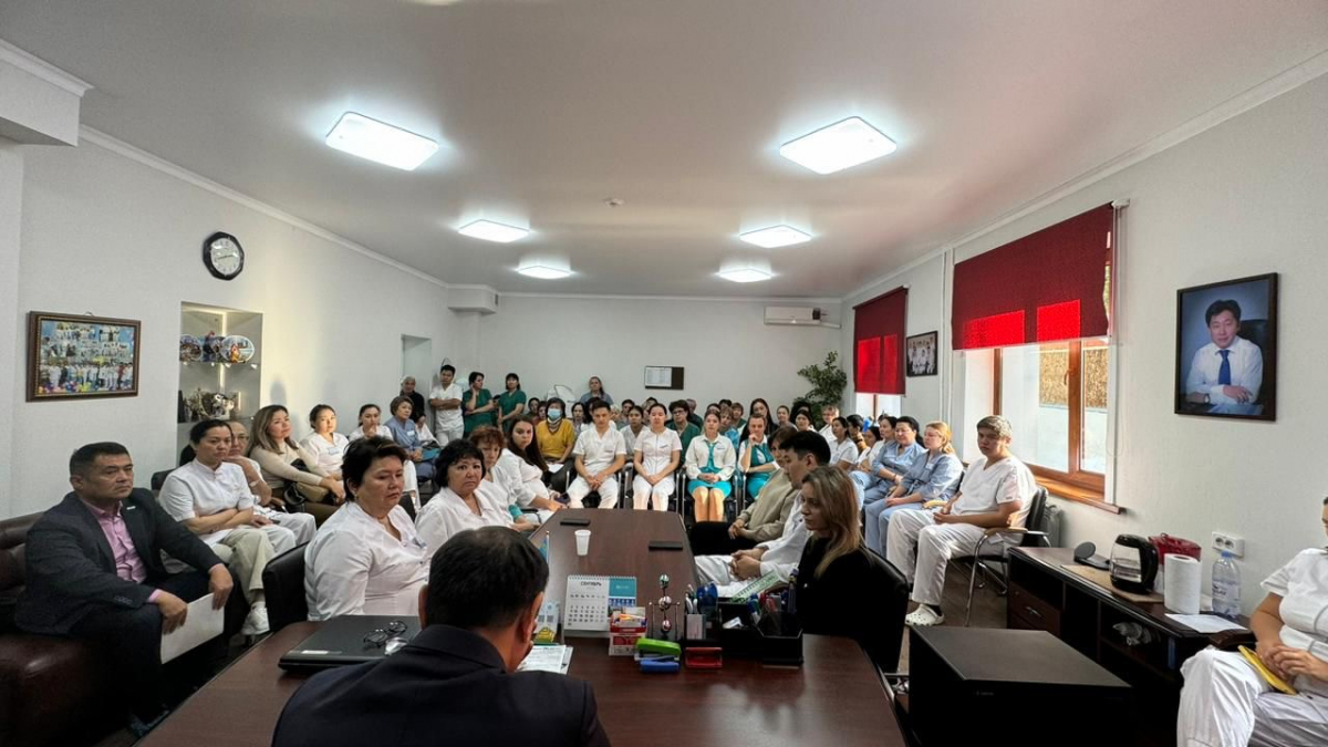 АЭС: Халықтық штаб өкілдері «Көз микрохирургиясы клиникасы» ЖШС қызметкерлерімен жүздесті