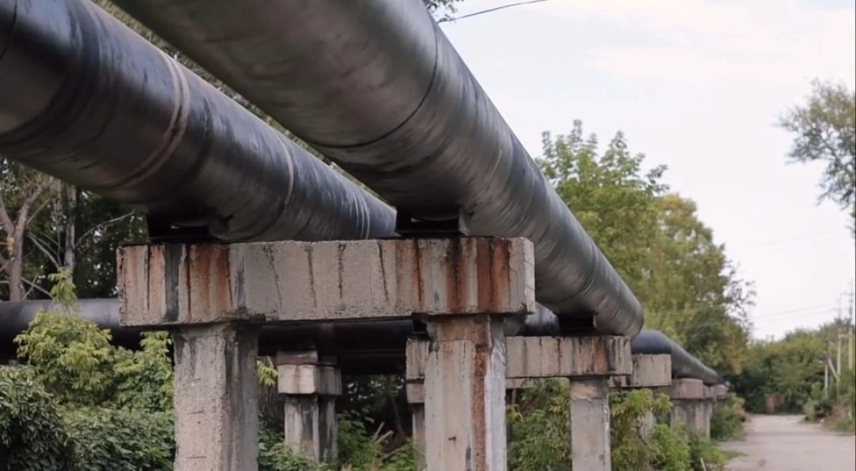 На одной из улиц Усть-Каменогорска завершается капитальный ремонт тепловой сети