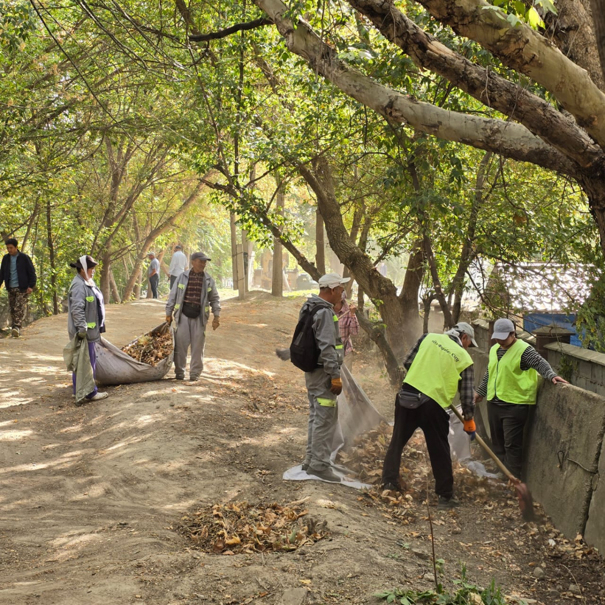 ДҮНИЕЖҮЗІЛІК ТАЗАЛЫҚ КҮНІНДЕ ҚОШҚАР АТА ӨЗЕНІНІҢ БОЙЫ ТАЗАЛАНДЫ