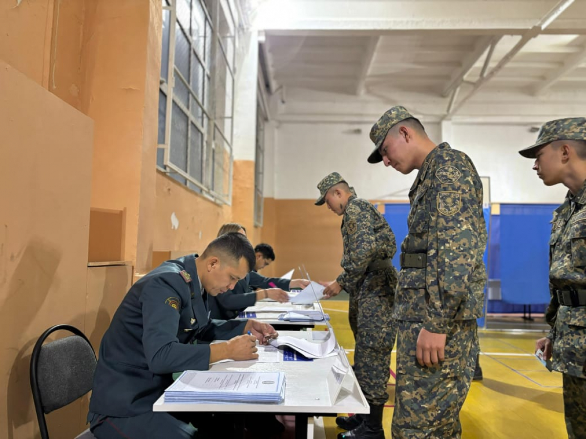 ШЫМКЕНТТЕ БІРІНШІ БОЛЫП ӘСКЕРИЛЕР ДАУЫС БЕРДІ