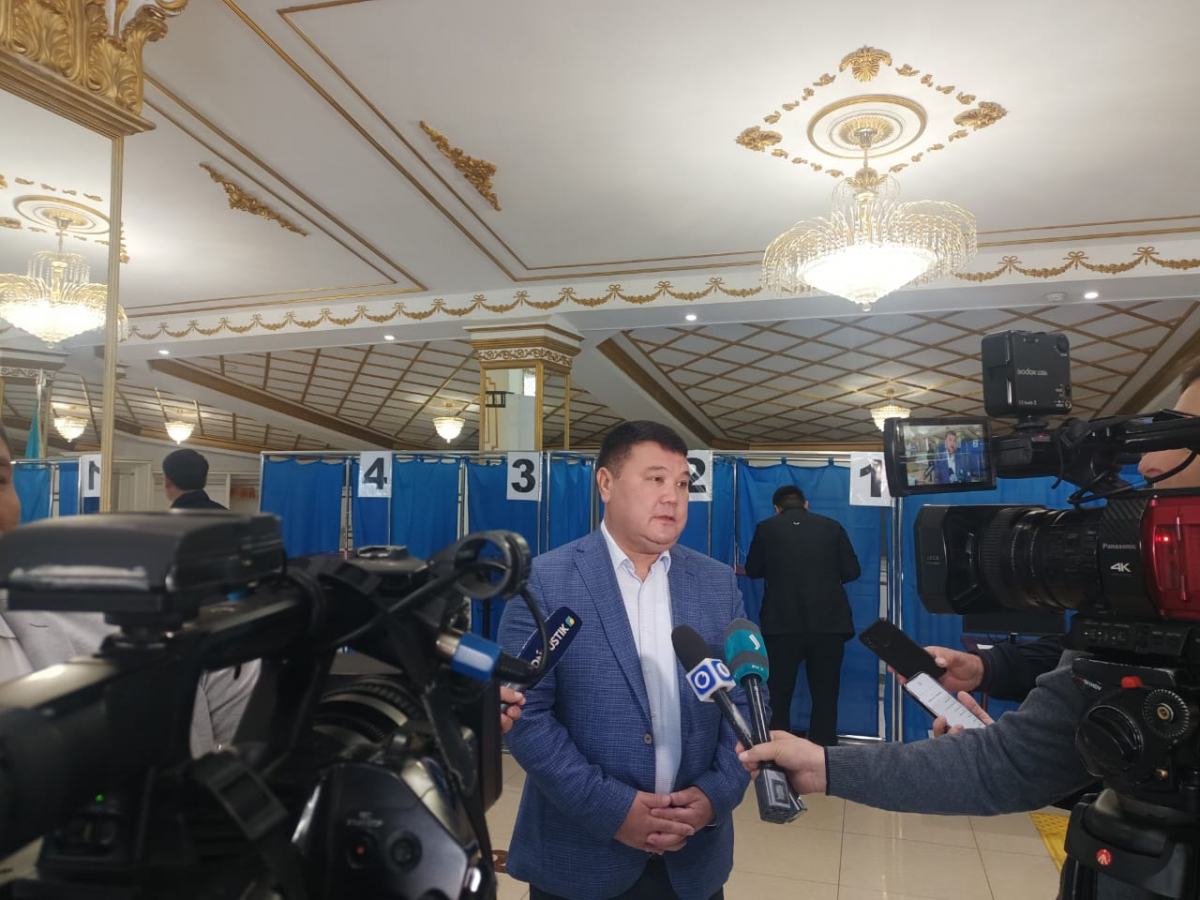 Председатель шымкентского филиала партии "AMANAT" проголосовал на референдуме