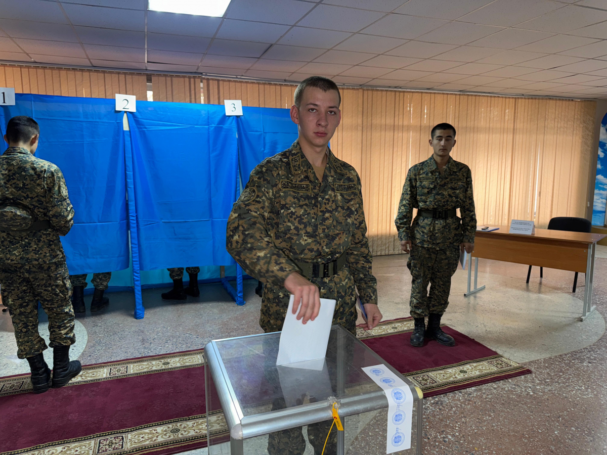 Одними из первых в ВКО проголосовали гвардейцы