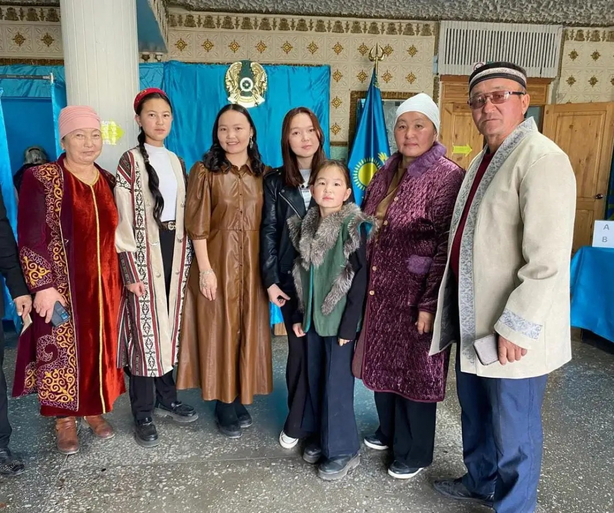 Әлемге әйгілі бүркітші қыз Айшолпан референдумда өз таңдауын жасады