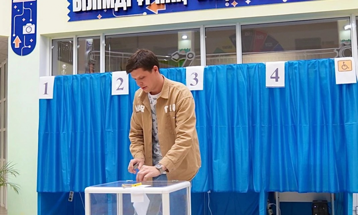 Финалист «X-Factor» отдал свой голос на референдуме