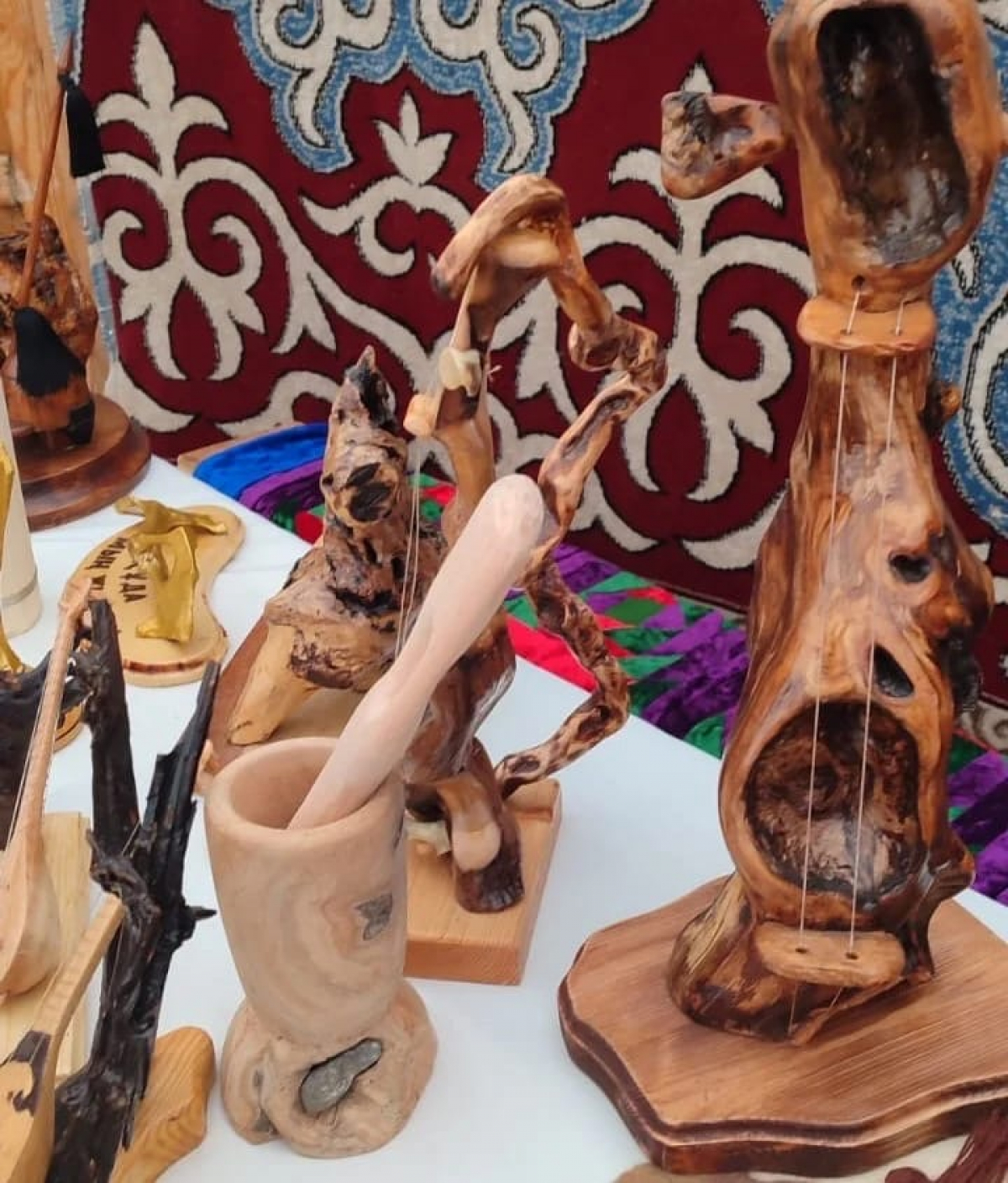 Тамырдан жасалған туындылар шығысқа келген туристерді тамсандырды