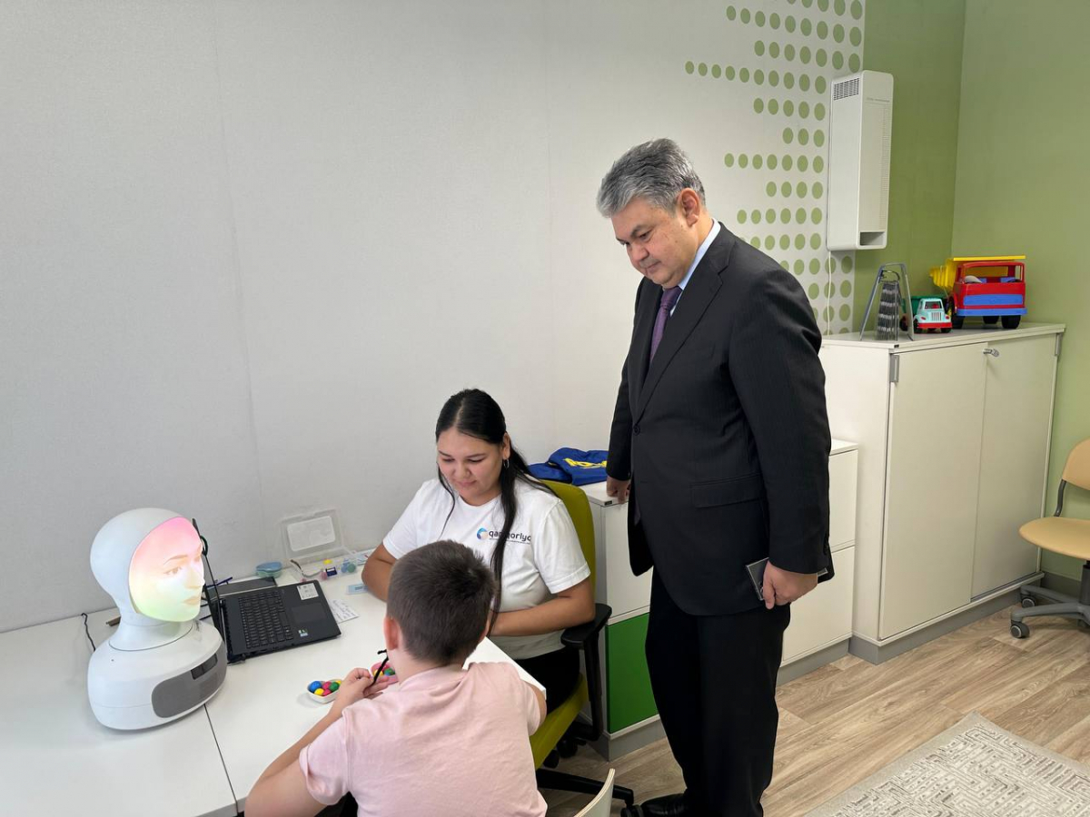 Аким ВКО посетил центр оказания специальных социальных услуг