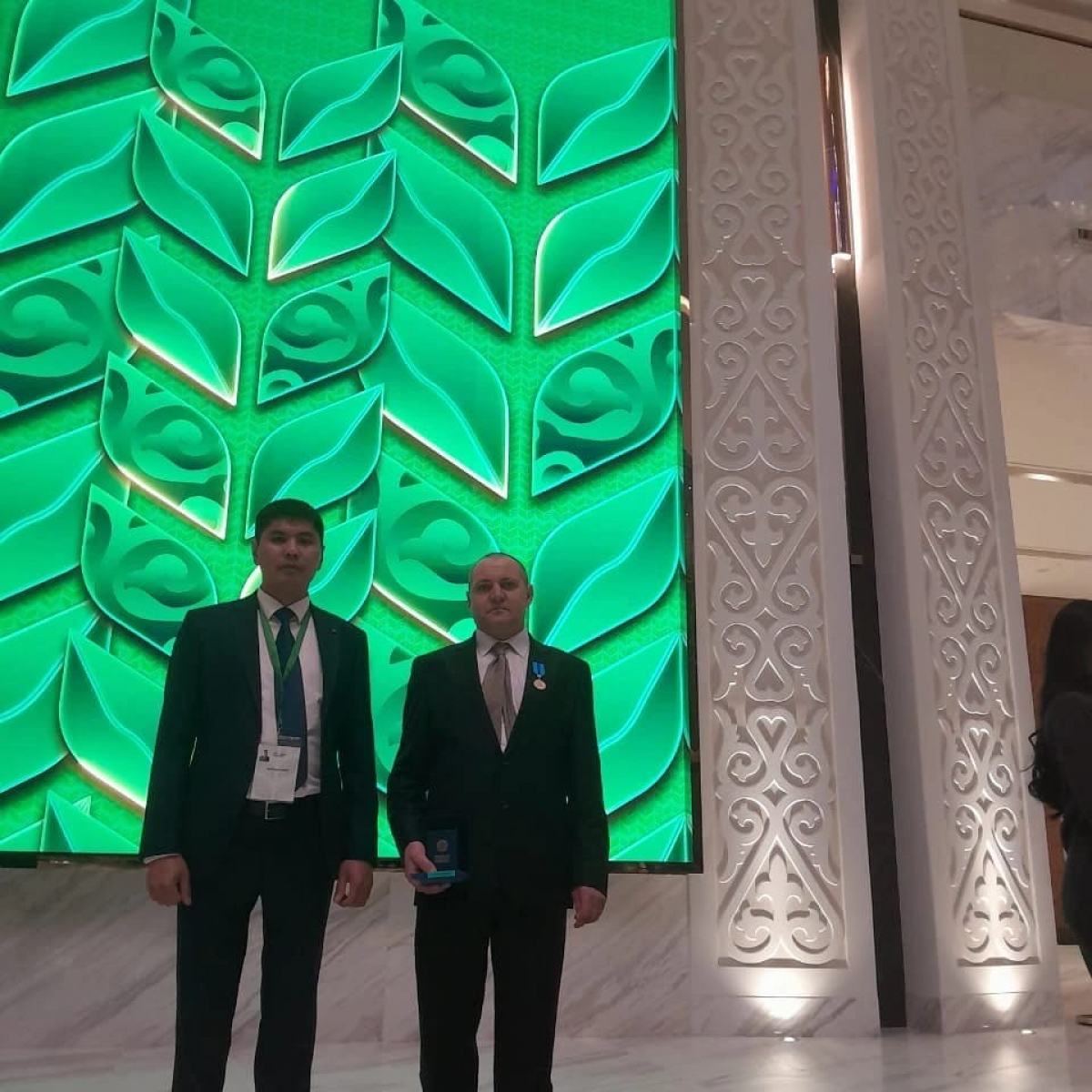 Механизатор крестьянского хозяйства из ВКО Иван Блинков получил медаль из рук Президента РК