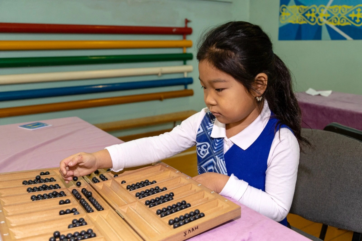 В Усть-Каменогорске стартовал турнир по тогызкумалаку памяти Сарсена Аманжолова