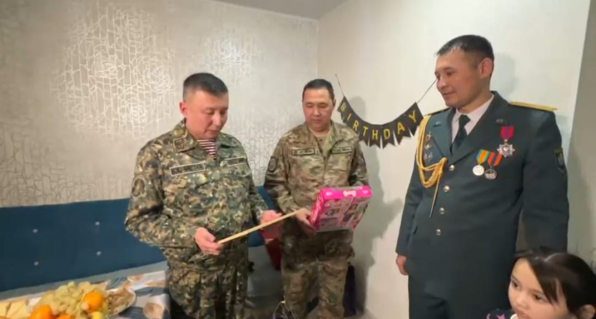Халық қаһарманы  посетил  кавалера ордена «Айбын»,  многодетного отца в Усть-Каменогорске