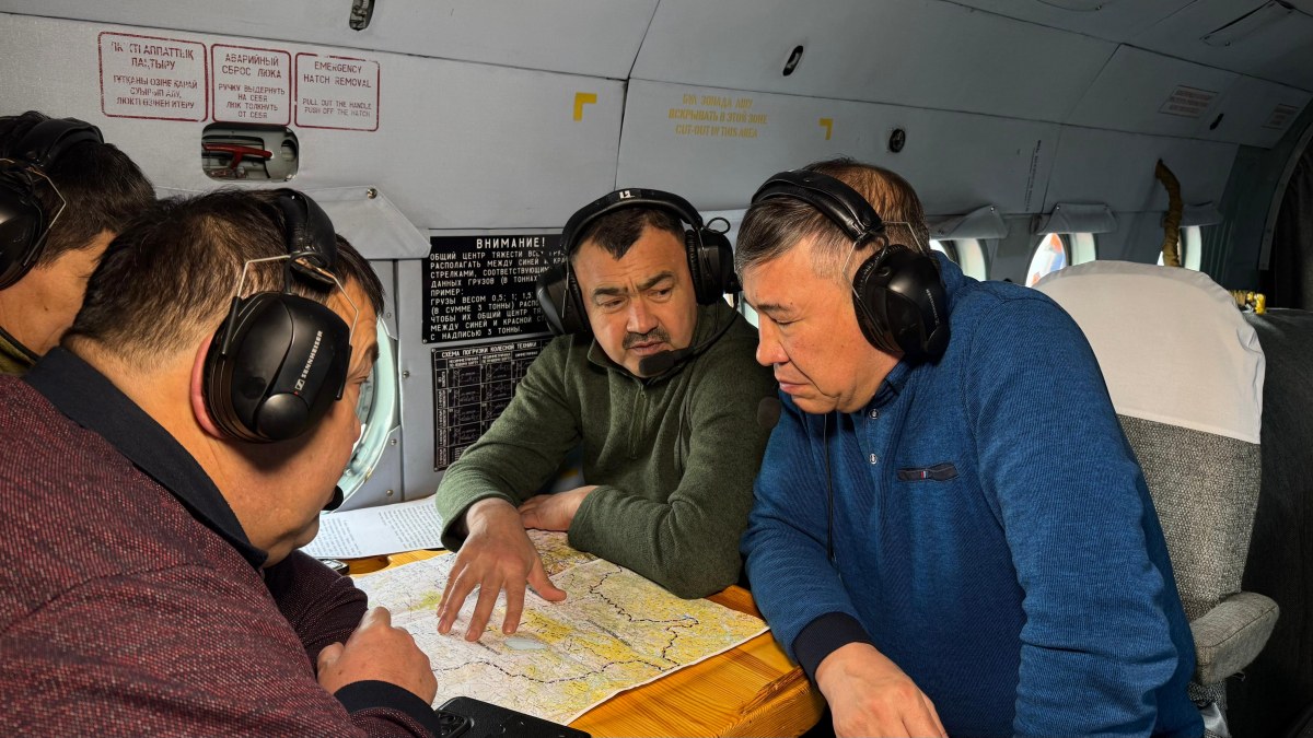 В ВКО продолжается аэровизуальное обследование паводкопасных участков