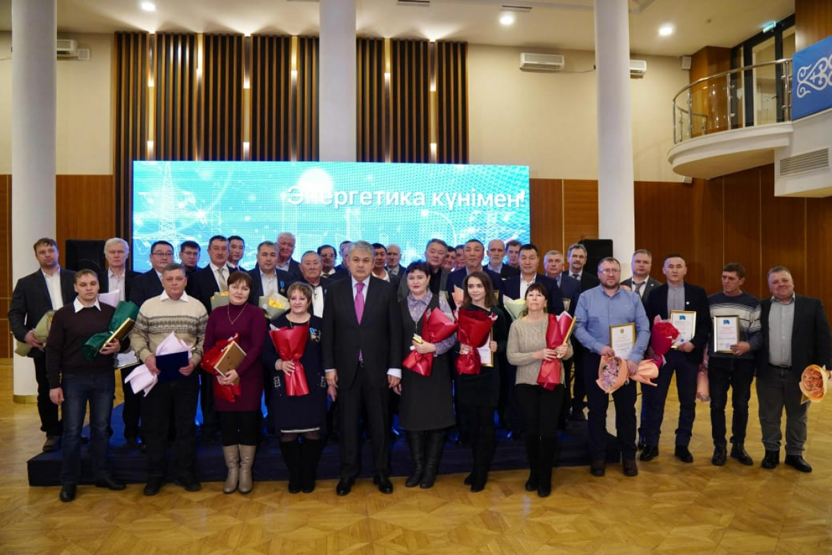 В ВКО наградили лучших энергетиков региона