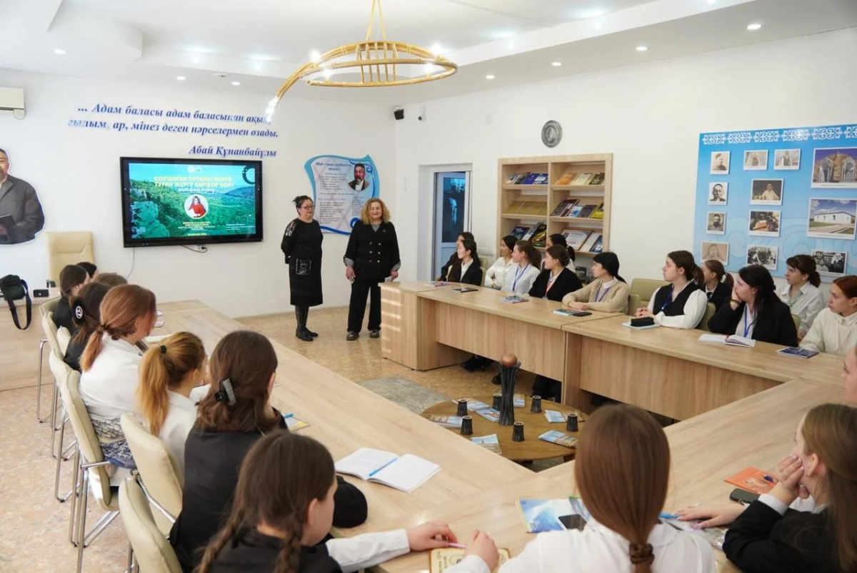 Шығыс Қазақстанның Абай атындағы  колледжінде «Таза Қазақстан» бағдарламасы аясында студенттермен кездесу өтті