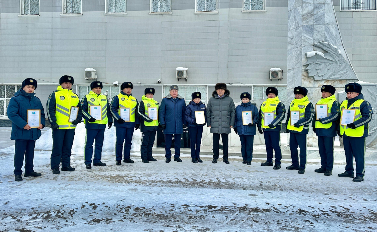 Лучших сотрудников полиции наградили в ВКО