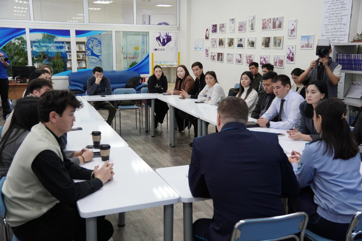 «Закон и порядок»: вопросы правовой грамотности обсудили с молодежью в ВКО