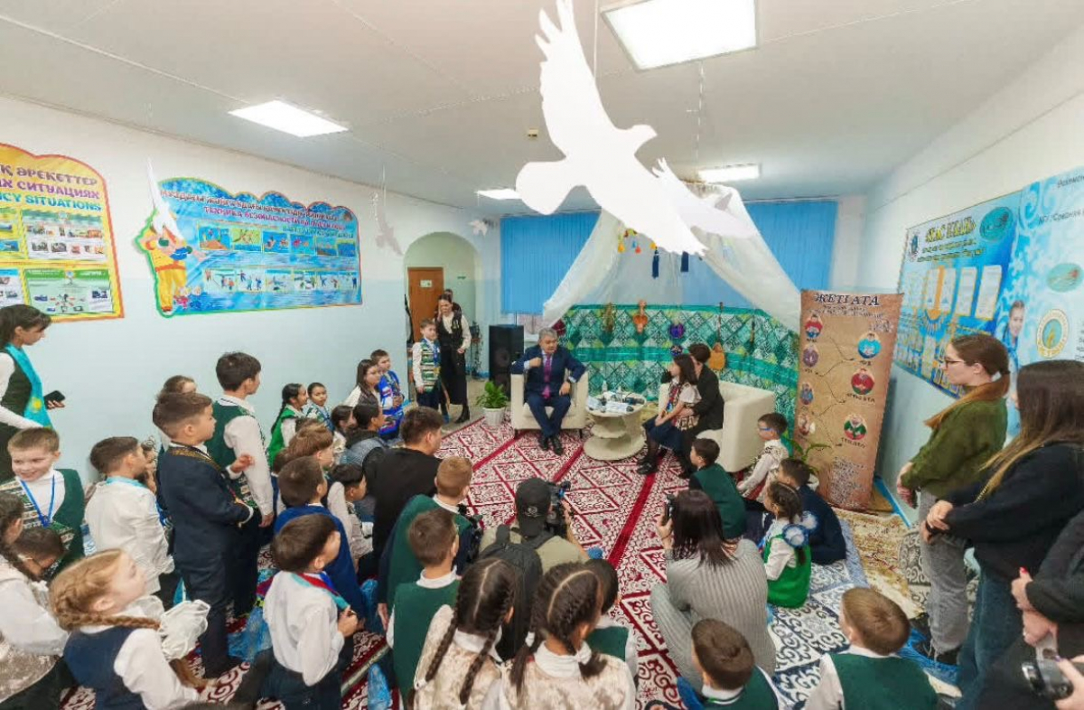 Аким ВКО встретился с юной жительницей Усть-Каменогорска, которая написала ему письмо