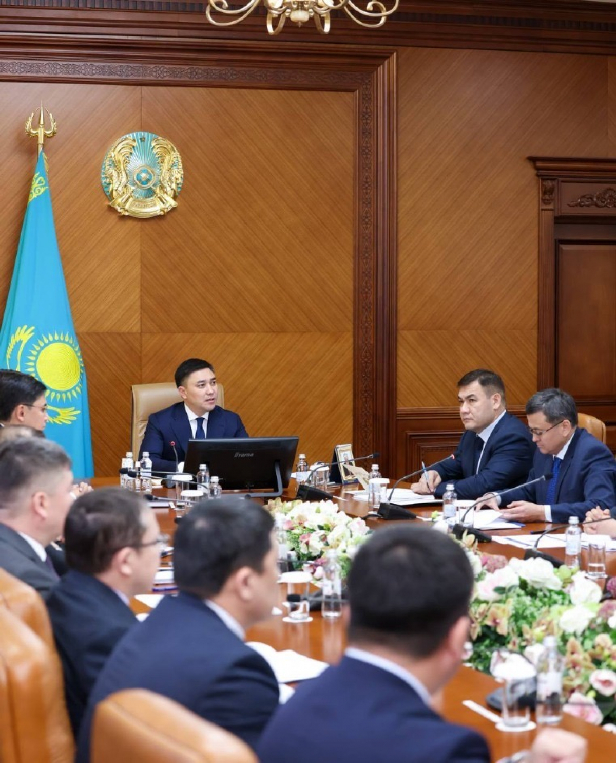 ҚАЛА ӘКІМІ АППАРАТТЫҚ МӘЖІЛІСТЕ МАҢЫЗДЫ ӘЛЕУМЕТТІК-ЭКОНОМИКАЛЫҚ МӘСЕЛЕЛЕРДІ ТАЛҚЫЛАДЫ