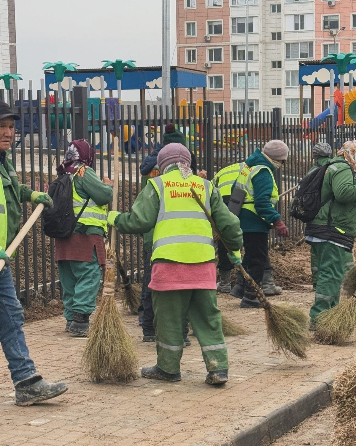ҚАРАТАУ АУДАНЫ: ТҰРАН-2 ШАҒЫНАУДАНЫНДА ТАЗАЛЫҚ ЖҰМЫСТАРЫ ЖҮРГІЗІЛДІ