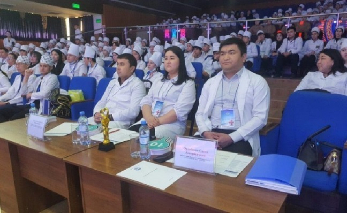 ШЫМКЕНТТЕ СТУДЕНТТЕР ФЕЛЬДШЕРЛІК ДАҒДЫЛАРЫН КӨРСЕТТІ