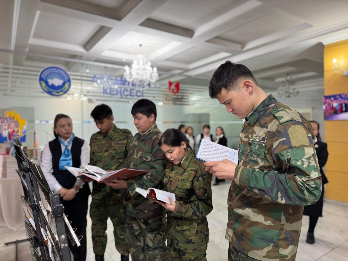 ҚАЗАҚСТАН ХАЛҚЫ АССАМБЛЕЯСЫНЫҢ 30 ЖЫЛДЫҒЫНА АРНАЛҒАН КІТАП КӨРМЕСІ ӨТТІ