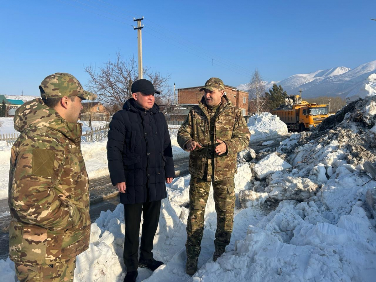 В Риддере идет масштабная работа по предотвращению паводков