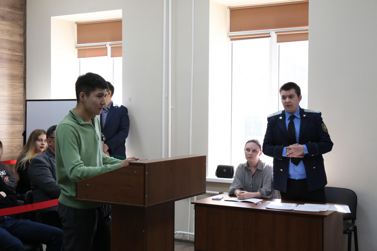 ШҚО студенттері отбасылық зорлық-зомбылыққа қарсы оқу сот процесін өткізді