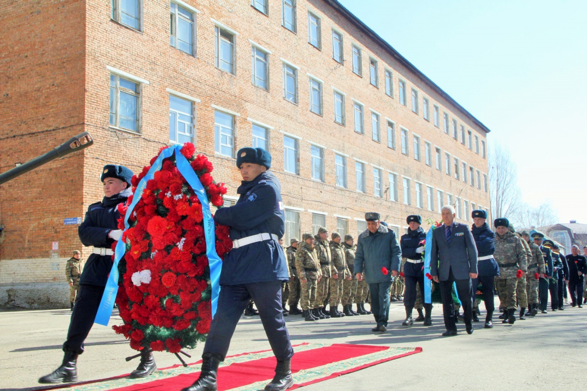 Өскеменде  әскерилер  тәжік-ауған  шекарасында қаза болған жауынгерлерді  еске алды