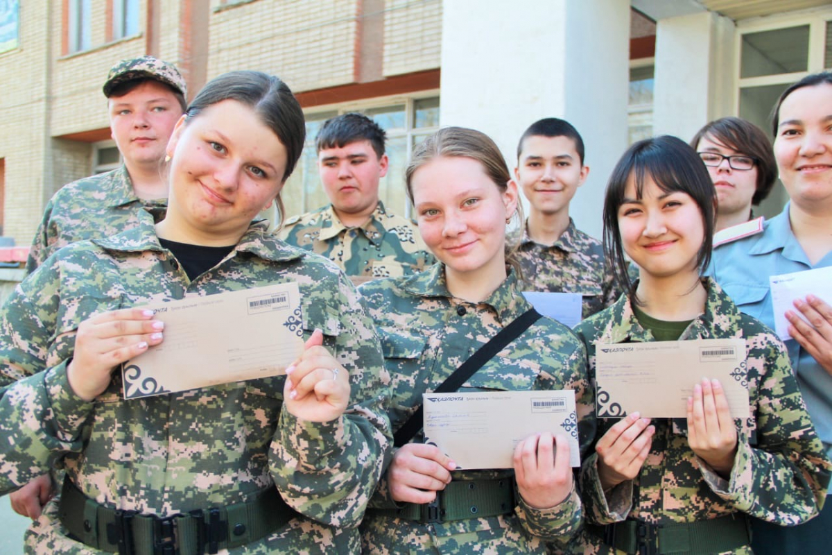 Школьники ВКО написали письма солдатам