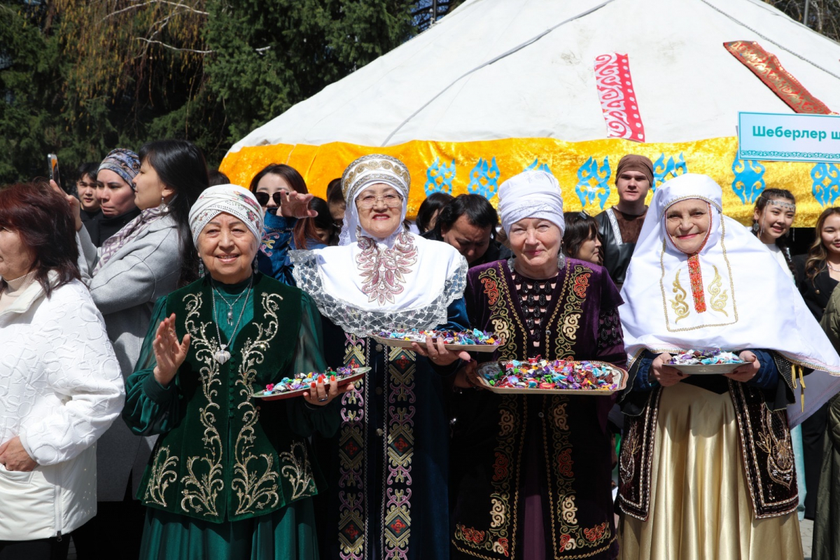 ШҚТУ-да Наурыз айшықты түрде аталып өтті: киіз үйлер, этно-дефиле және «Шашбау-пати» мерекеге келген қонақтарды біріктірді